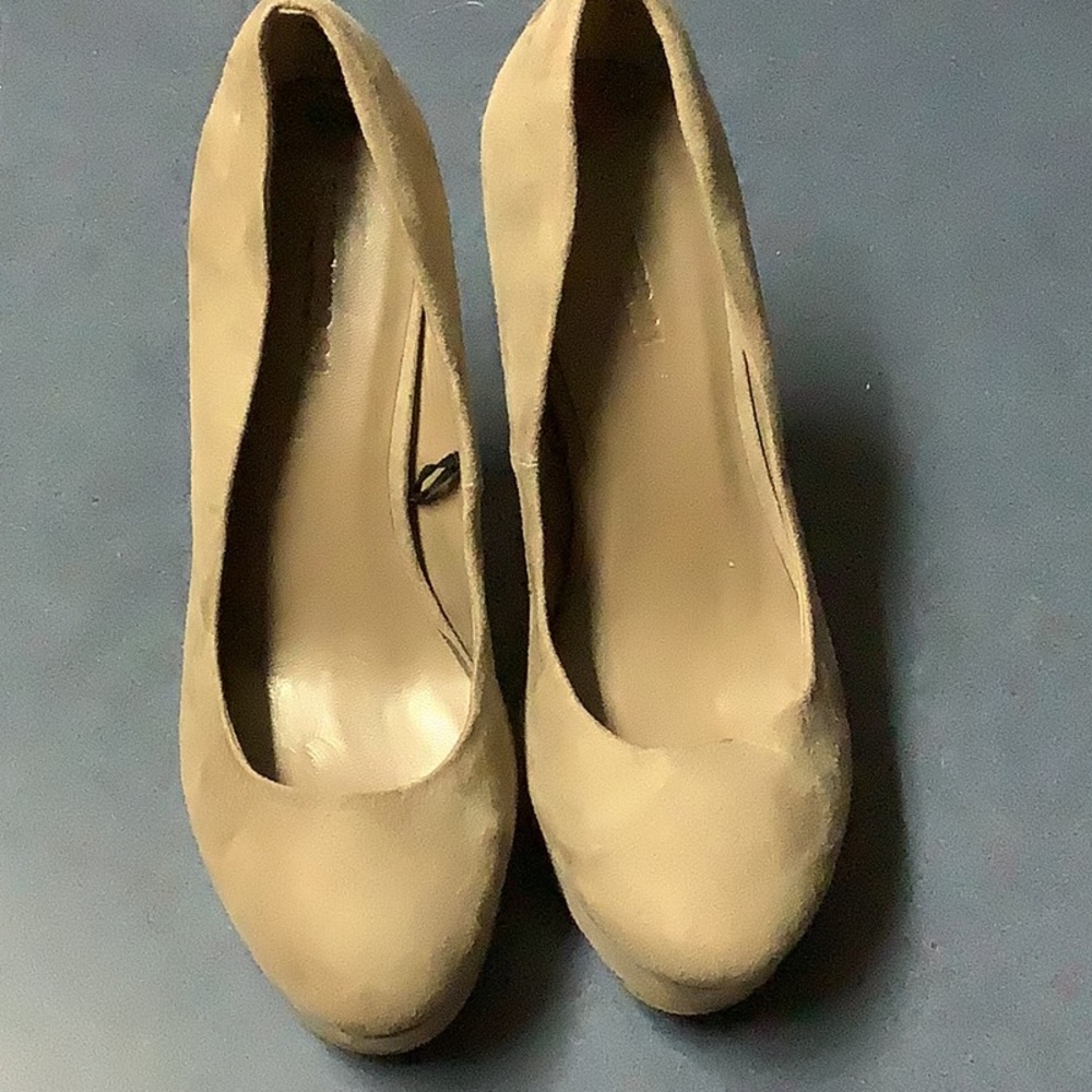 👠👠Ladies Taupe Heels 👠👠